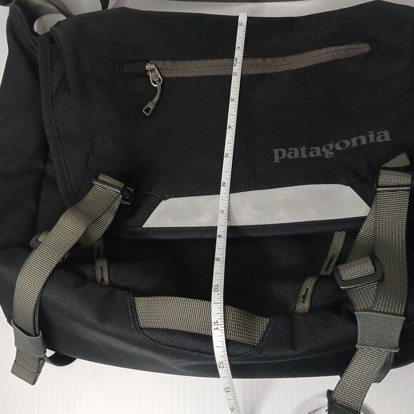 Patagonia Half Mass Mini Messenger Bag Black Adjustable Straps Reflective - Picture 12 of 14